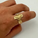 Anillo Cristo 3gr / Talla 10 3/4  Texturizado Oro Amarillo 18k - Image 4