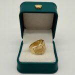 Anillo Sello Corona RX 3.4gr / Talla 9 Texturizado Oro Amarillo 18k - Image 2