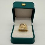 Anillo Sello Águila 3.7gr / Talla 10 1/4 Circones Blancos Oro Amarillo 18k - Image 3