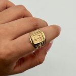 Anillo Sello Ancla 2.8gr / Talla 9 Texturizado Oro Amarillo 18k - Image 4